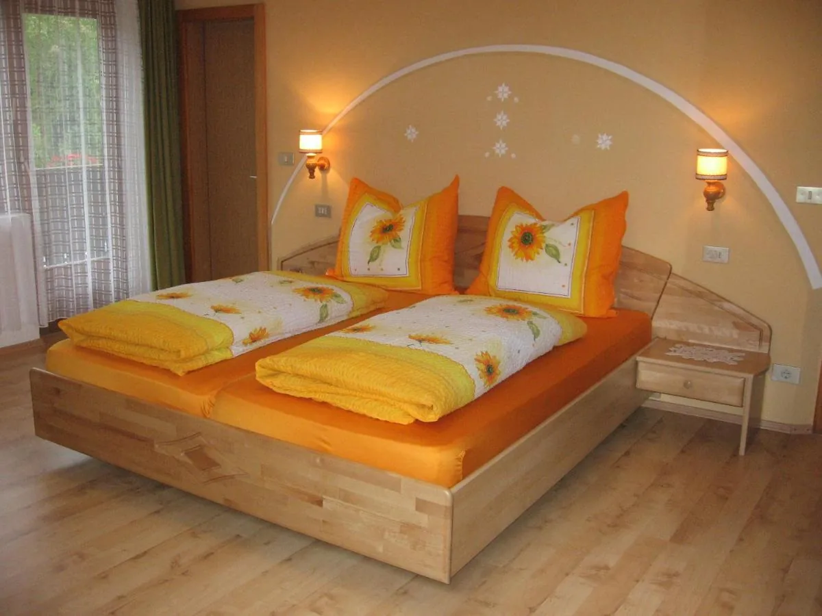 Doppelbettzimmer einer Ferienwohnung